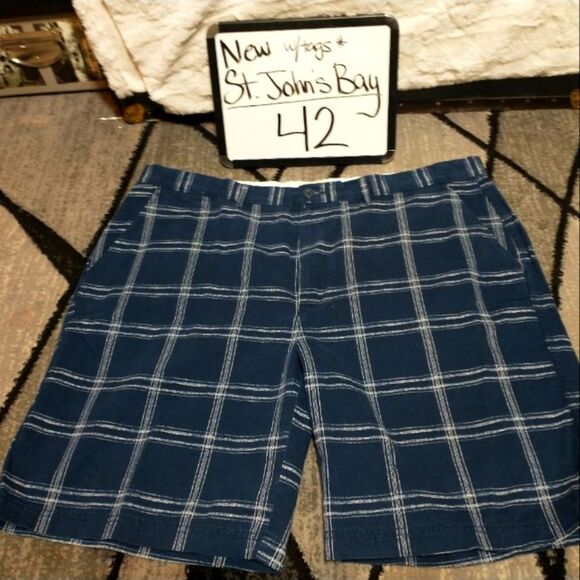 St. John's Bay new floral shorts size 42 - Picture 1 of 3